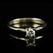 14 karátos fehérarany eljegyzési gyűrű gyémánt kővel (0.28 ct)