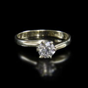 Kép 2/2 - 14 karátos fehérarany eljegyzési gyűrű hatkarmos foglalatban gyémánt kővel (0.50 ct)