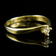 Kép 1/2 - Sárgaarany eljegyzési gyűrű briliáns csiszolású gyémánt kővel (0.13 ct)