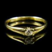 Kép 2/2 - Sárgaarany eljegyzési gyűrű briliáns csiszolású gyémánt kővel (0.17 ct)