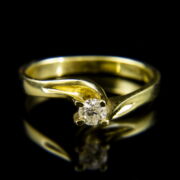 Sárgaarany eljegyzési gyűrű briliáns csiszolású gyémánt kővel (0.20 ct)