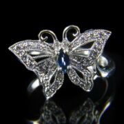 Kép 2/2 - Pillangós fehérarany gyűrű zafírral és gyémánt kövekkel