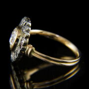 Kép 3/4 - Rozetta fazonú női arany gyűrű csepp alakú gyémánttal