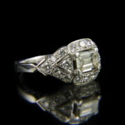 Kép 1/2 - Fehérarany gyűrű baguette gyémánttal és brillekkel