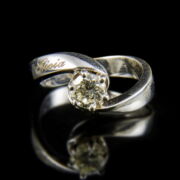 Kép 2/2 - Fehérarany szoliter gyűrű gyémánt kővel (0.60 ct)
