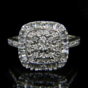 Kép 2/2 - Gyémánt köves fehérarany gyűrű négyszögletes gyűrűfejjel