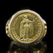 Kép 2/3 - Férfi arany pecsétgyűrű 10 Koronás érmével