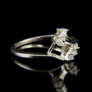 Kép 1/2 - 14 karátos fehérarany gyűrű 3-3 briliáns csiszolású gyémánt kővel