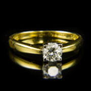 Kép 2/2 - 18 karátos sárgaarany eljegyzési gyűrű briliáns csiszolású gyémánt kővel (0.50 ct)