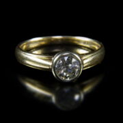 Szoliter gyűrű bouton foglalatban régi csiszolású gyémánt kővel (0. 60 ct)