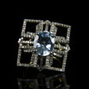 Kép 2/2 - Gyűrű ovál forma akvamarinnal és gyémántokkal