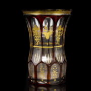 Rubinpácolt biedermeier üvegpohár aranyfestett díszítéssel