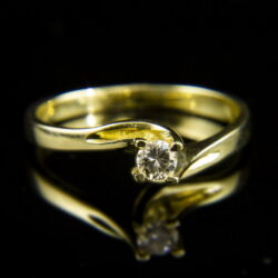 Picture 2/2 -14 K gold engagement ring with brilliant-cut diamond (0.18 ct)