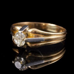Picture 3/5 -Golden engagement ring with an old-cut diamond (0.35 ct)