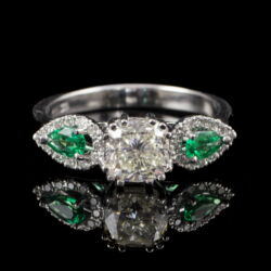 Picture 2/5 -Alliance-style diamond emerald ring