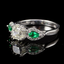 Picture 3/5 -Alliance-style diamond emerald ring