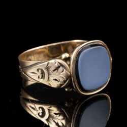 Picture 1/5 -Signet ring with agate sheet