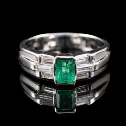 Picture 2/5 -Gold ring with emerald