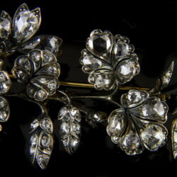 Picture 3/5 -Flower bouquet brooch with diamonds