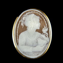 Picture 1/2 -Cameo pendant/brooch in a gold frame