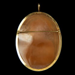 Picture 2/2 -Cameo pendant/brooch in a gold frame