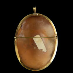 Picture 2/2 -Cameo brooch/pendant in a gold frame