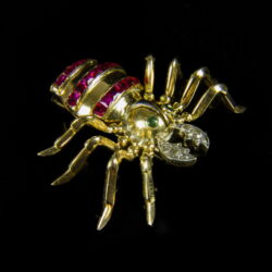 Picture 3/3 -Golden scarab beetle brooch