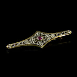 Picture 1/4 -Rhomboid-shaped brooch with ruby