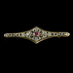 Picture 2/4 -Rhomboid-shaped brooch with ruby