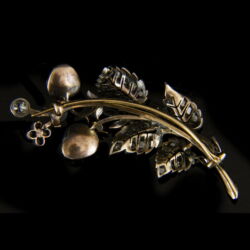 Picture 3/7 -French leaf-shaped brooch with pearls and diamonds