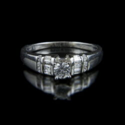 Kép 2/2 - Eljegyzési gyűrű  gyémánt kövekkel (0.35 ct)