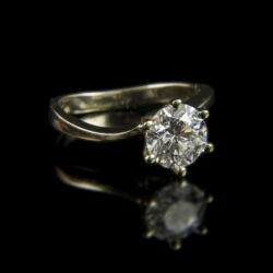 Picture 1/2 -Engagement ring with diamond (1.707 ct)