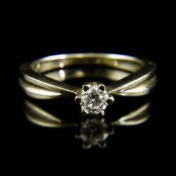 Kép 2/2 - 14 karátos fehérarany eljegyzési gyűrű briliáns csiszolású gyémánt kővel (0.27 ct)