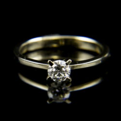Kép 2/2 - 14 karátos fehérarany eljegyzési gyűrű gyémánt kővel (0.41 ct)