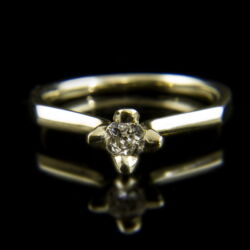 Kép 2/2 - 14 karátos fehérarany eljegyzési gyűrű régi csiszolású gyémánt kővel (0.15 ct)