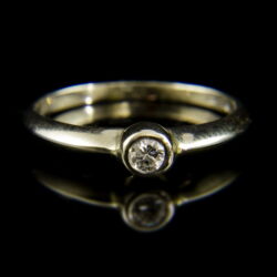 Kép 2/2 - 14 karátos fehérarany szoliter gyűrű gyémánttal (0.15 ct)