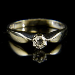 Picture 2/2 -14 K white gold solitaire ring with a brilliant-cut diamond in the 6-prong setting (0.20 ct)