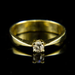 Kép 2/2 - 14 karátos sárgaarany eljegyzési gyűrű gyémánt kővel (0.18 ct)