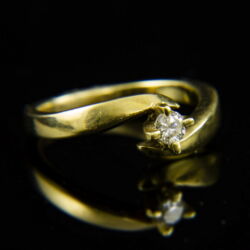 Picture 1/2 -14 K gold engagement ring with a diamond (0.18 ct)