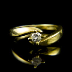 Kép 2/2 - 14 karátos sárgaarany eljegyzési gyűrű gyémánt kővel (0.20 ct)