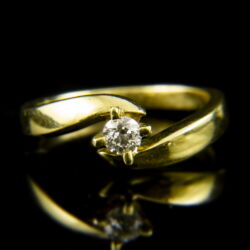 Kép 2/2 - 14 karátos sárgaarany eljegyzési gyűrű gyémánt kővel (0.23 ct)