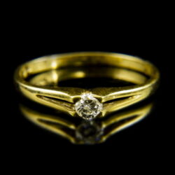Kép 2/2 - 18 karátos sárgaarany szoliter gyűrű briliáns csiszolású gyémánt kővel (0.15 ct)