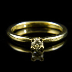 Picture 2/2 -14 K gold engagement ring with a brilliant-cut diamond in the 4-prong setting (0.20 ct)