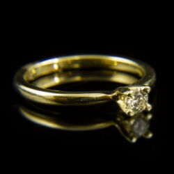 Kép 1/2 - 14 karátos sárgaarany eljegyzési gyűrű négykarmos foglalatban briliáns csiszolású gyémánt kővel (0.20 ct)