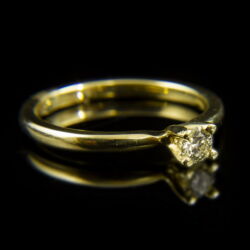 Picture 1/2 -14 K gold engagement ring with a brilliant-cut diamond in the 4-prong setting (0.20 ct)