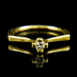 Picture 2/2 -18 K gold engagement ring with a brilliant-cut diamond (0.15 ct)