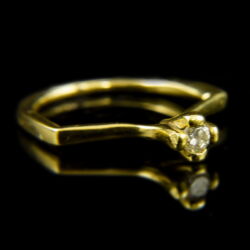 Picture 1/2 -18 K gold engagement ring with a brilliant-cut diamond (0.15 ct)