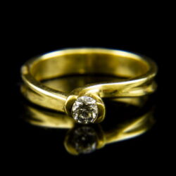 Picture 2/2 -18 K gold engagement ring with a brilliant-cut diamond (0.21 ct)