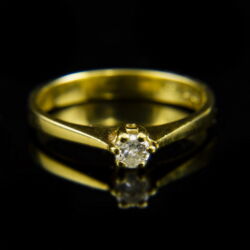 Picture 2/2 -18 K gold engagement ring with a diamond (0.16 ct)