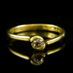 Picture 2/2 -18 K gold engagement ring with an old-cut diamond (0.15 ct)